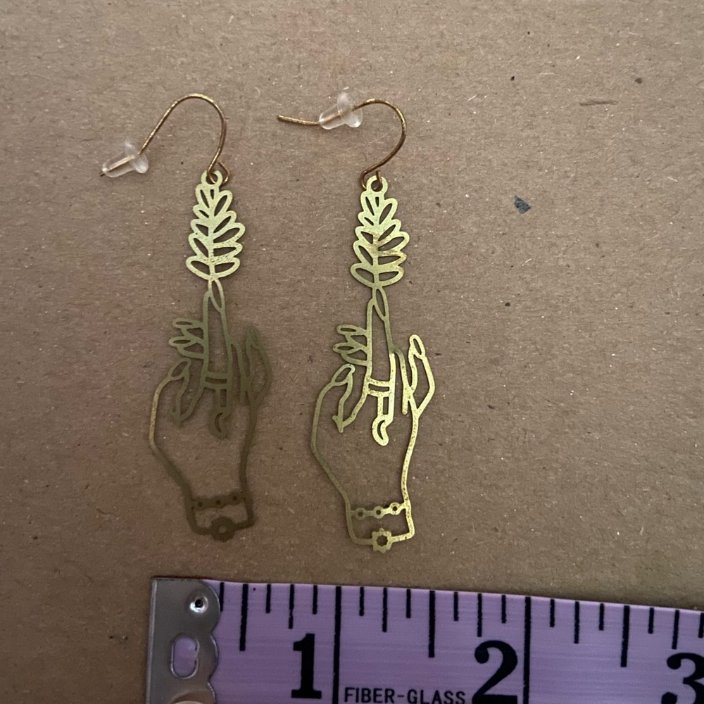 Dainty hand olive branch earrings - Picture 3 of 4